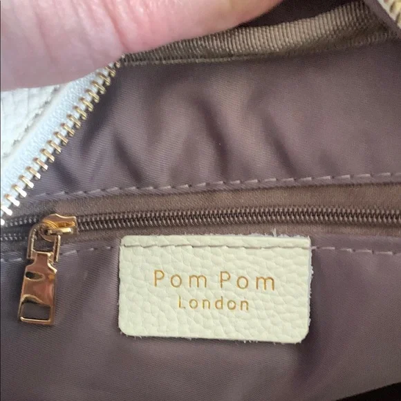 Pom Pom London City Bag with Tassel. - Picture 4 of 8